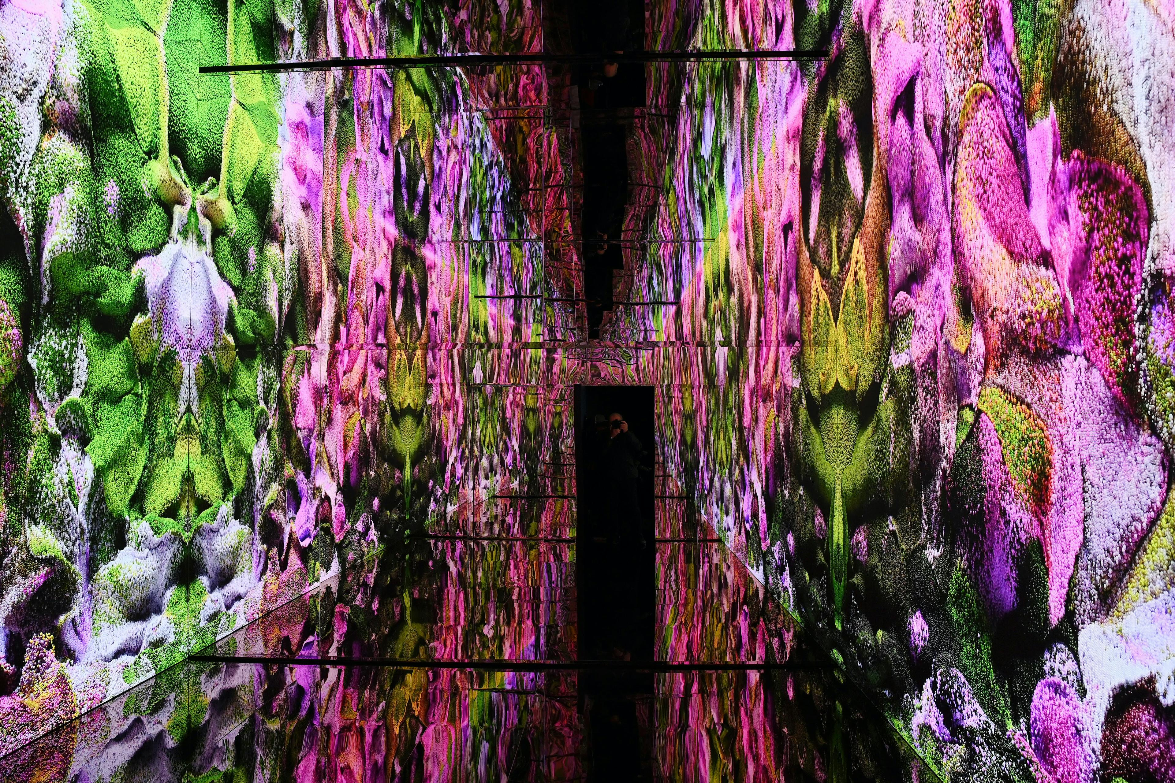 arts culture and entertainment fashion bulgari installing pop up store ribbon cutting milan purple pattern